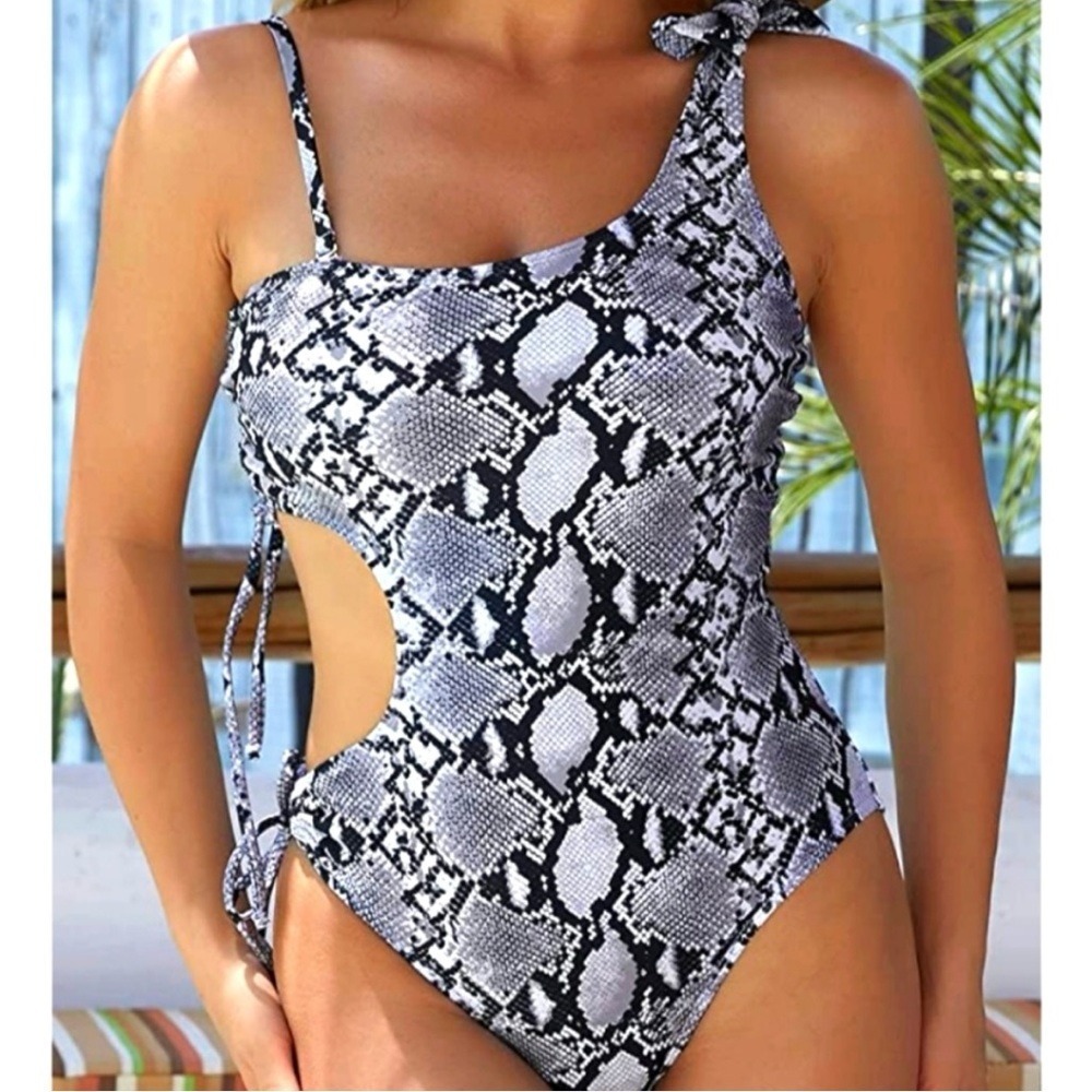 AGEETH. Snake Print One Piece Cut Out Bathing Suit. Size Medium.Swimsuit…